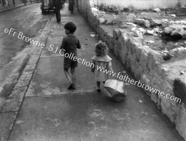 CHILDREN AT SANDYMOUNT